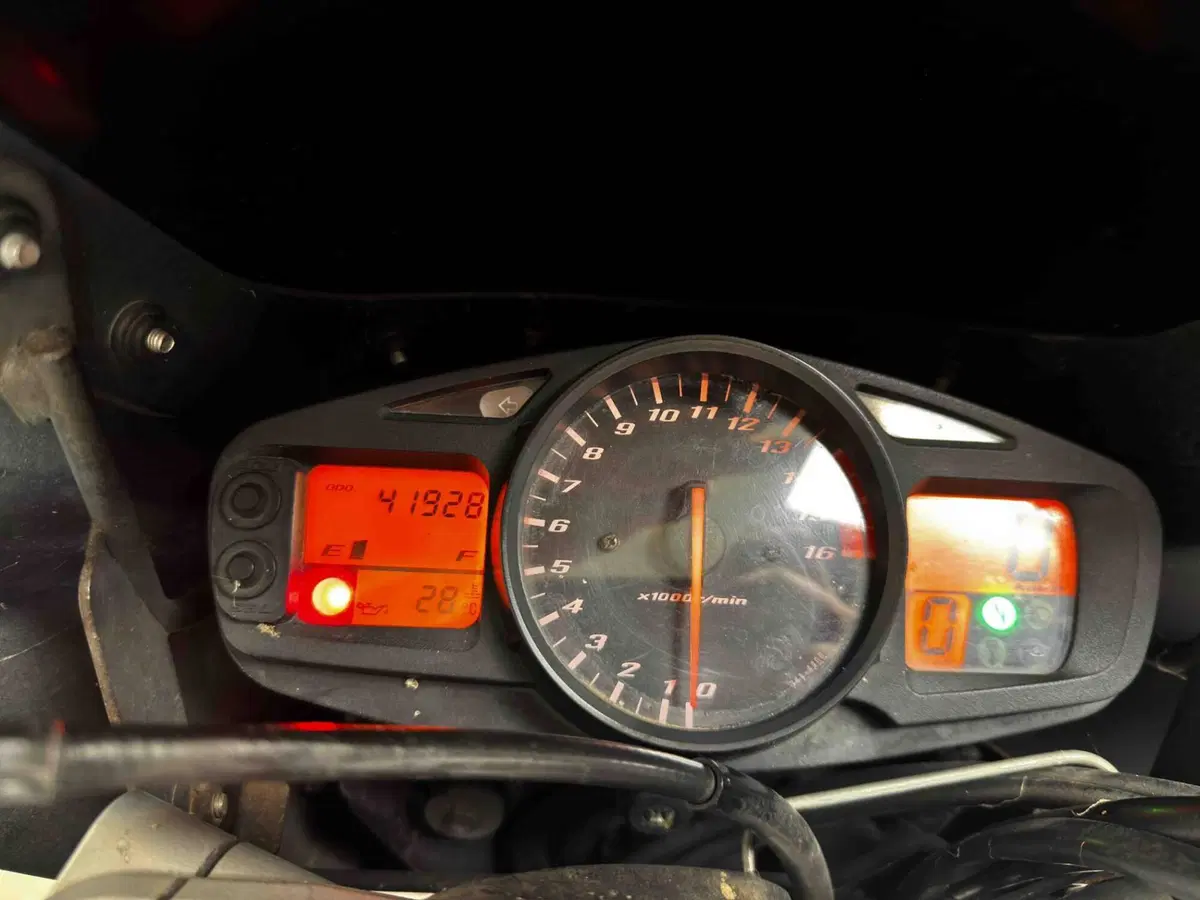Suzuki GSR 600 (2006 - 11) (5)