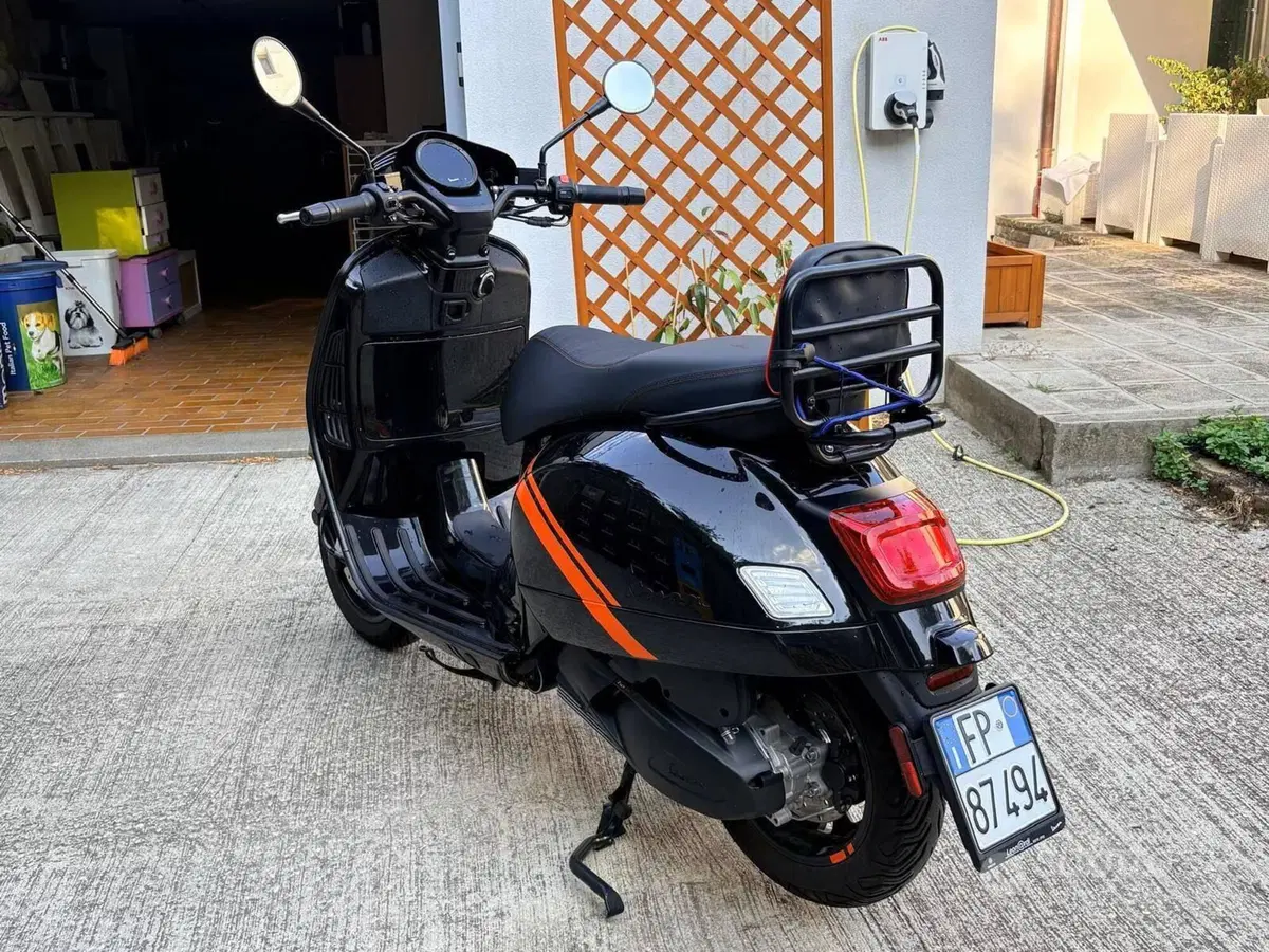 Vespa GTS 300 (2023 - 24) (2)