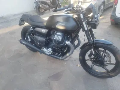 Moto Guzzi V7 Stone (2021 - 24) usata