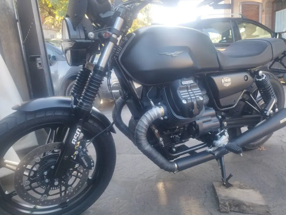 Moto Guzzi V7 Stone (2021 - 24) (5)