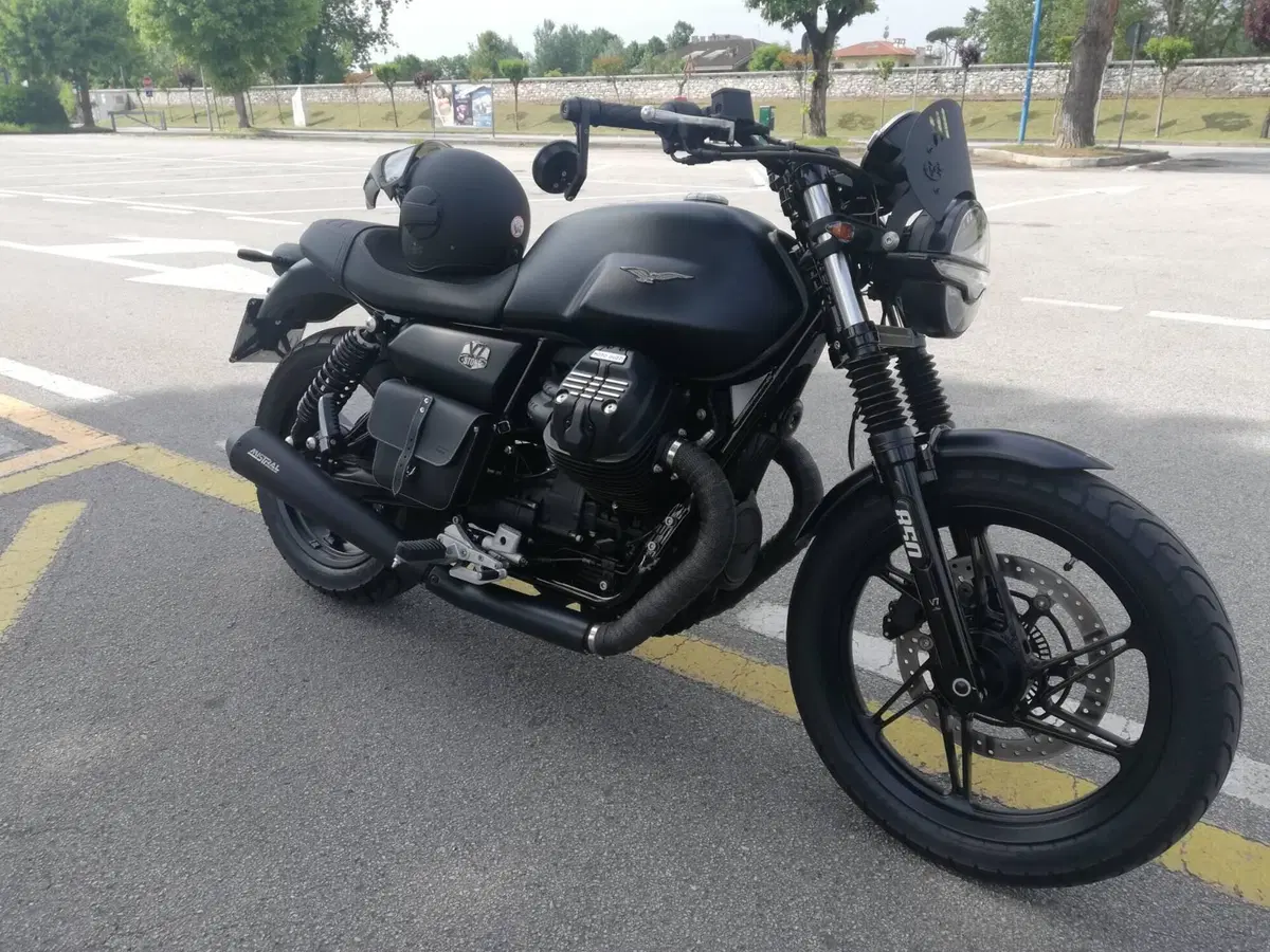 Moto Guzzi V7 Stone (2021 - 24) (11)