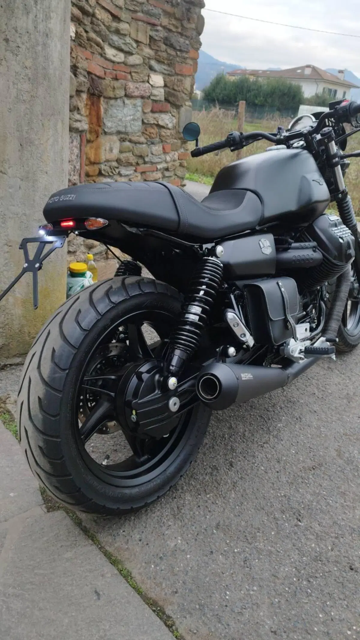 Moto Guzzi V7 Stone (2021 - 24) (12)