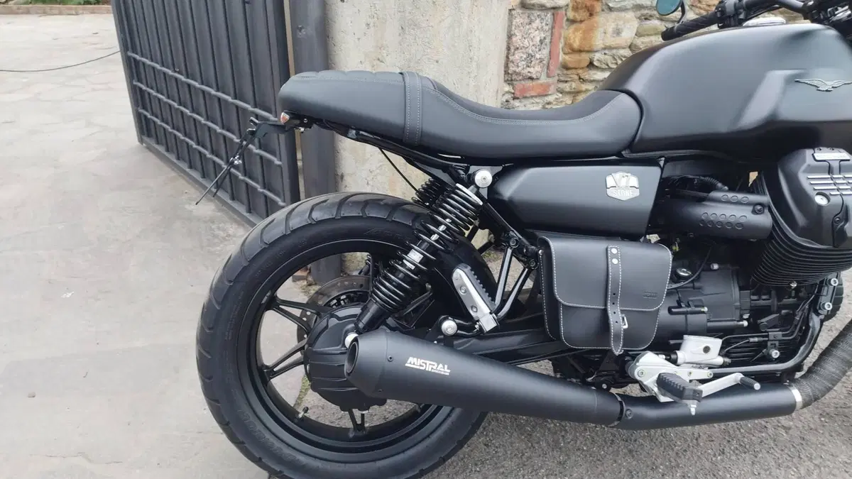 Moto Guzzi V7 Stone (2021 - 24) (13)