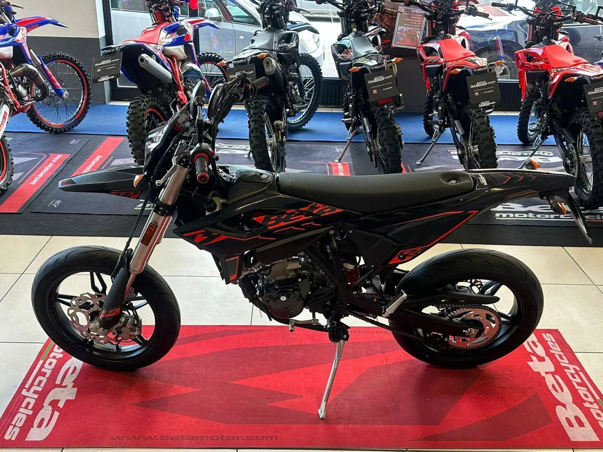 Betamotor RR 125 4T Motard T (2025 - 26) (6)