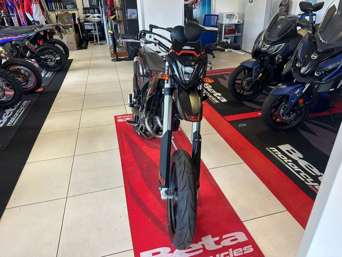 Betamotor RR 125 4T Motard T (2025 - 26) (8)
