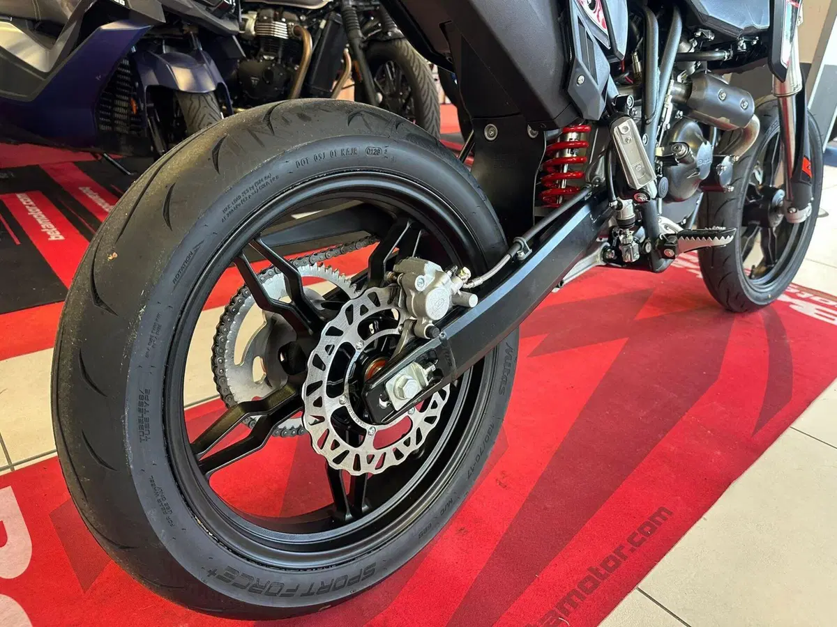 Betamotor RR 125 4T Motard T (2025 - 26) (13)