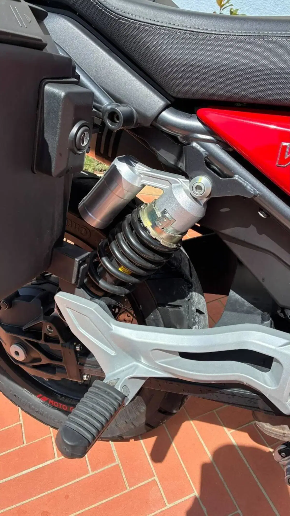 Moto Guzzi V85 TT (2019 - 20) (6)
