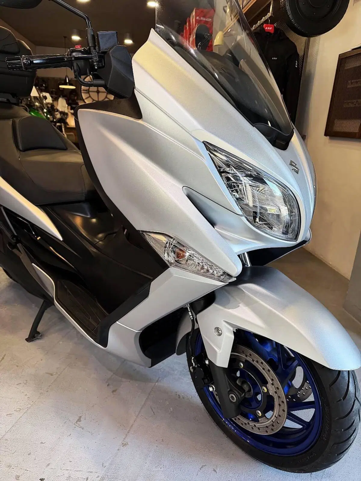 Suzuki Burgman 400 (2022 - 24) (10)