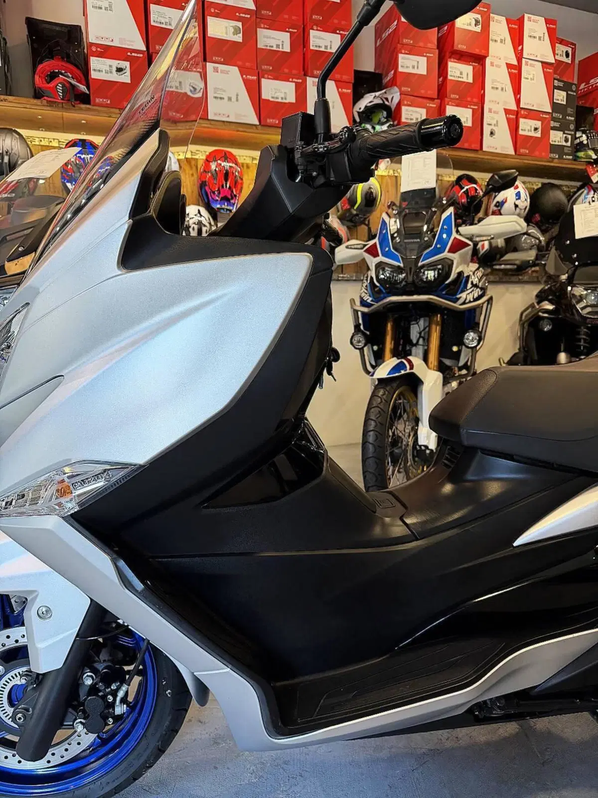 Suzuki Burgman 400 (2022 - 24) (13)