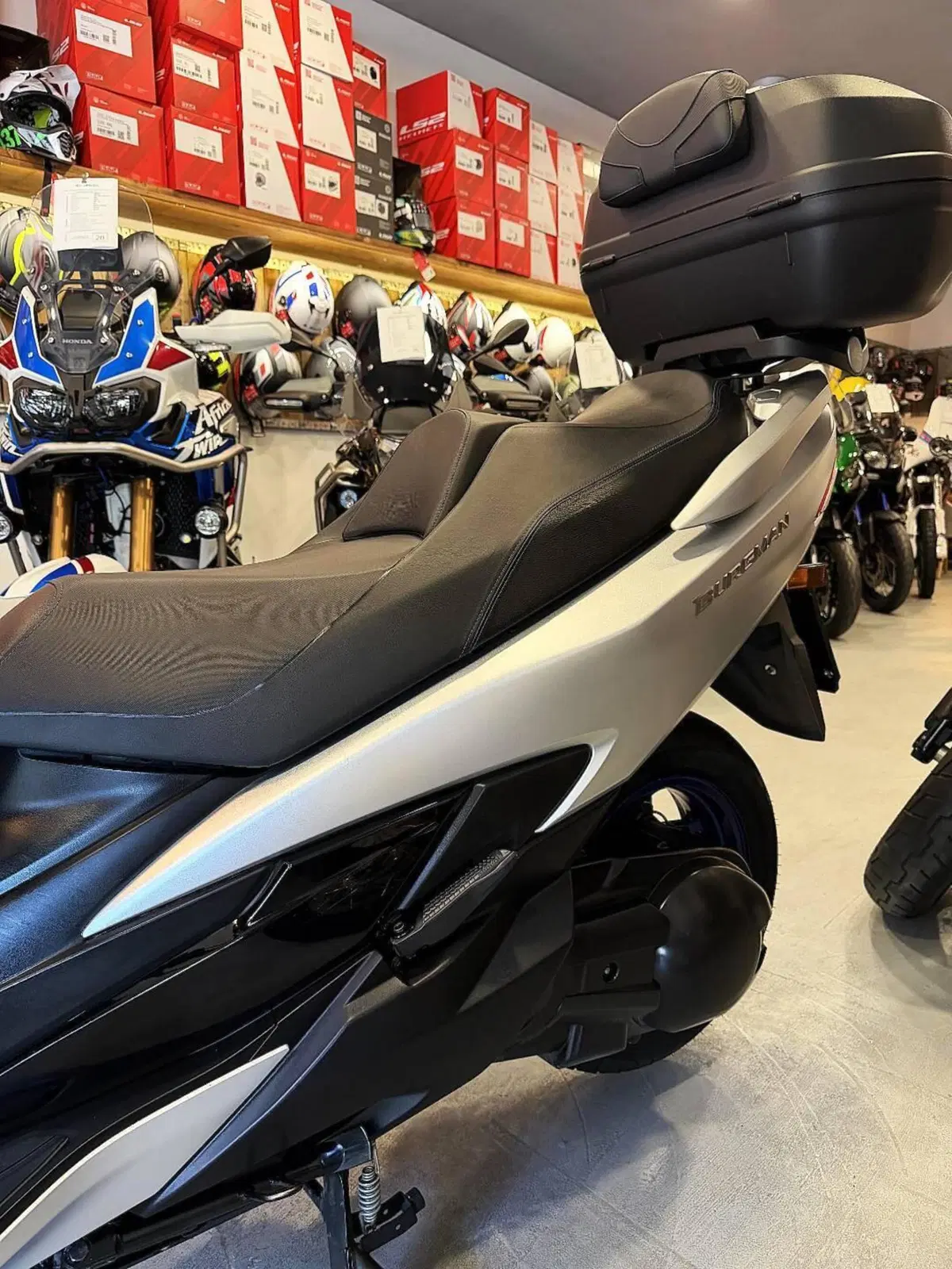 Suzuki Burgman 400 (2022 - 24) (14)