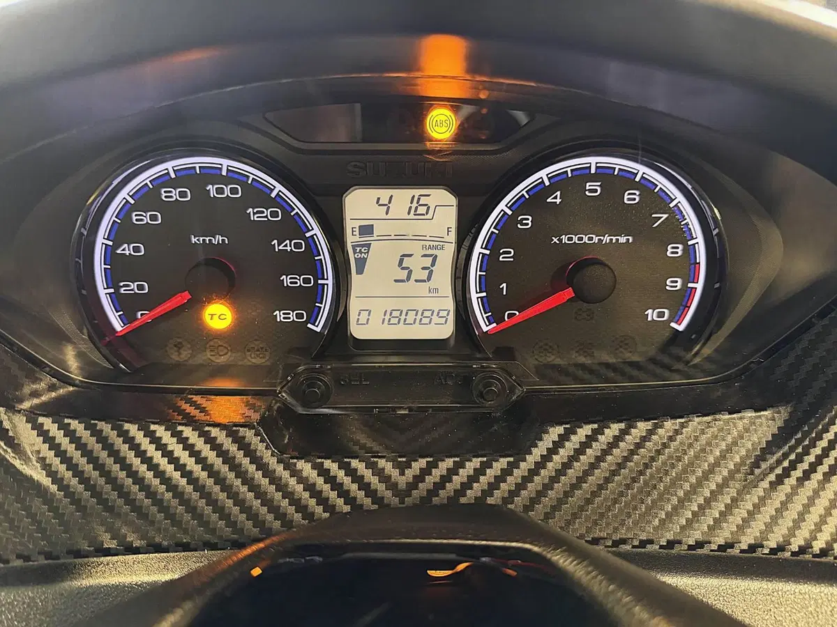 Suzuki Burgman 400 (2022 - 24) (17)