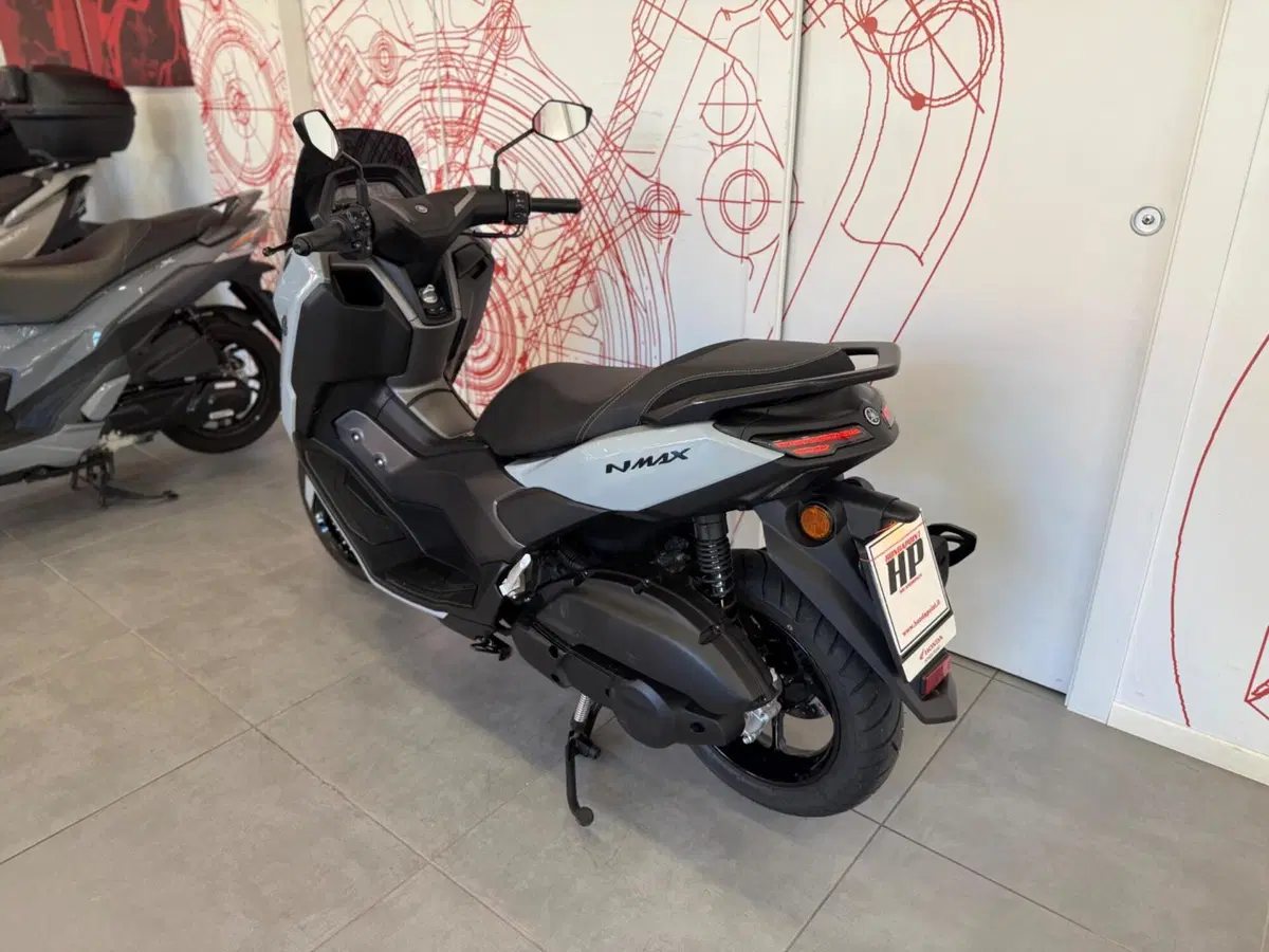 Yamaha N-Max 125 Tech Max (2025 - 26) (6)