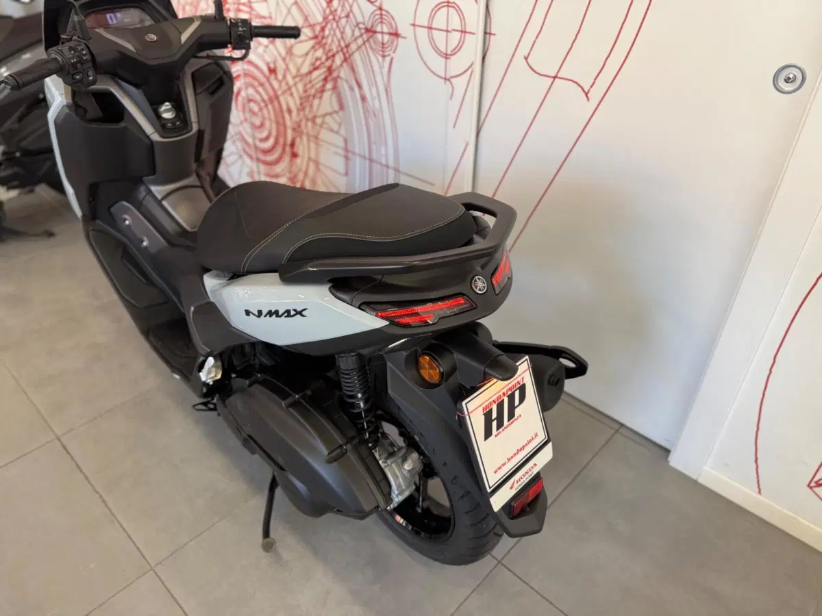 Yamaha N-Max 125 Tech Max (2025 - 26) (16)