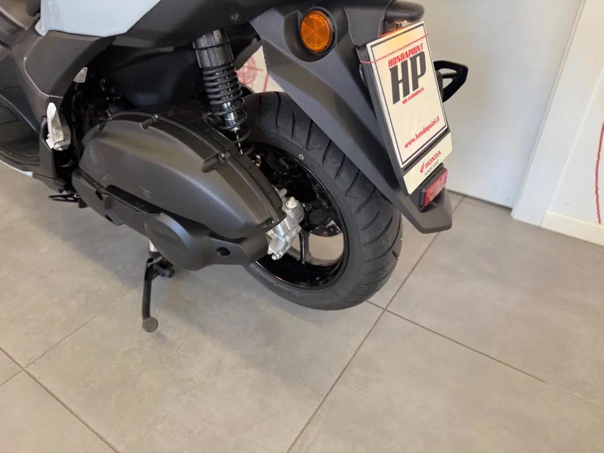 Yamaha N-Max 125 Tech Max (2025 - 26) (15)