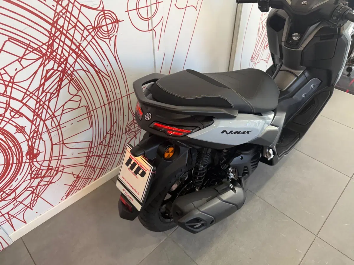 Yamaha N-Max 125 Tech Max (2025 - 26) (12)