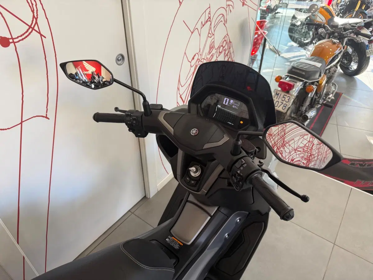 Yamaha N-Max 125 Tech Max (2025 - 26) (8)