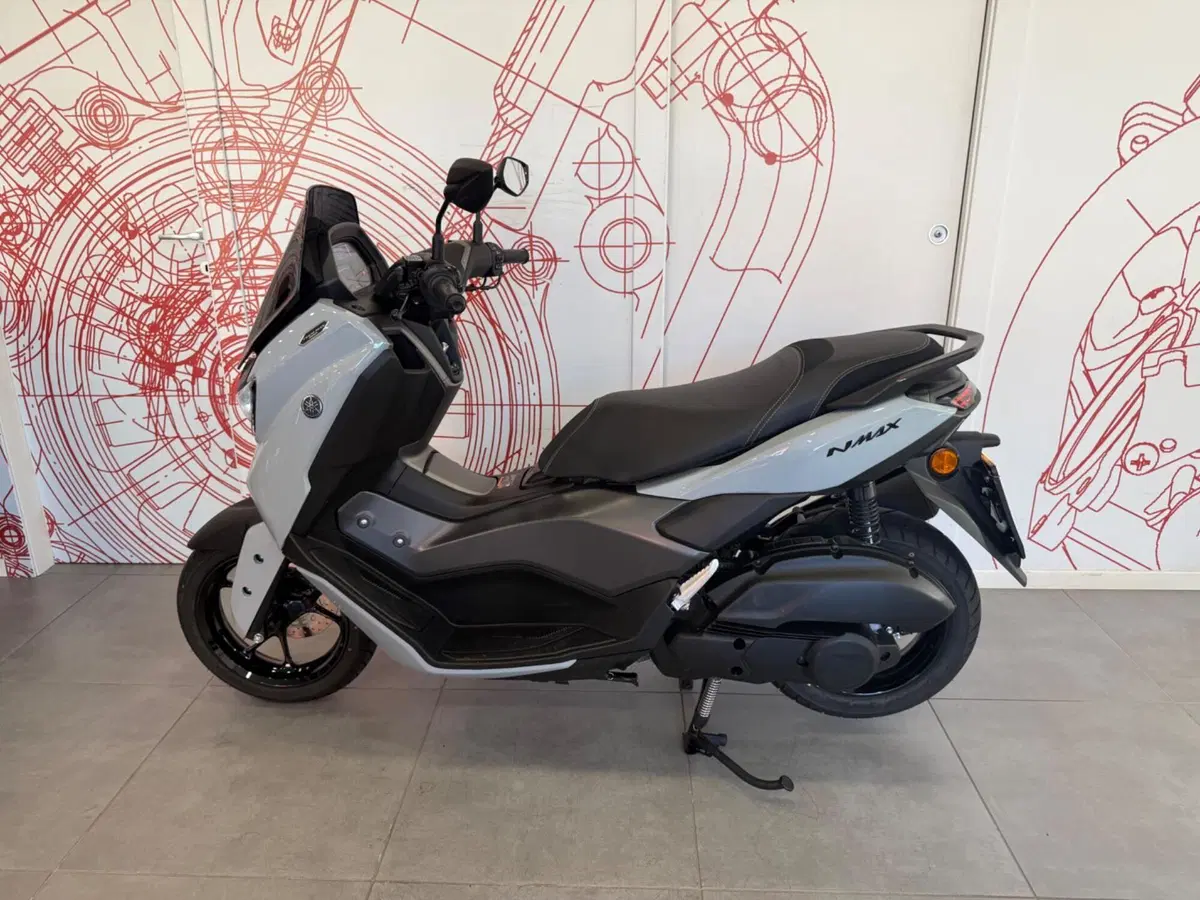 Yamaha N-Max 125 Tech Max (2025 - 26) (4)