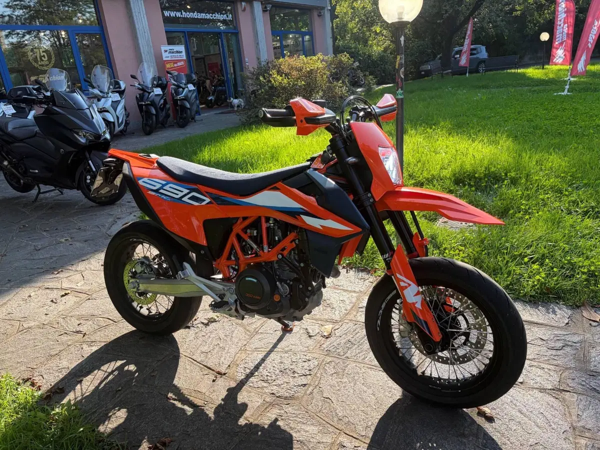 KTM 690 SMC R (2023 - 25) (4)