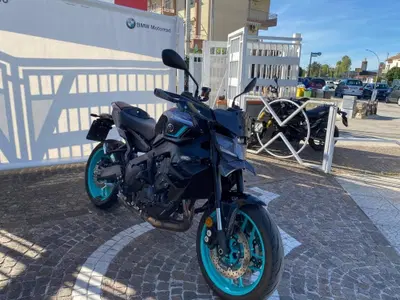 Yamaha MT-09 Y-AMT (2024 - 26) usata