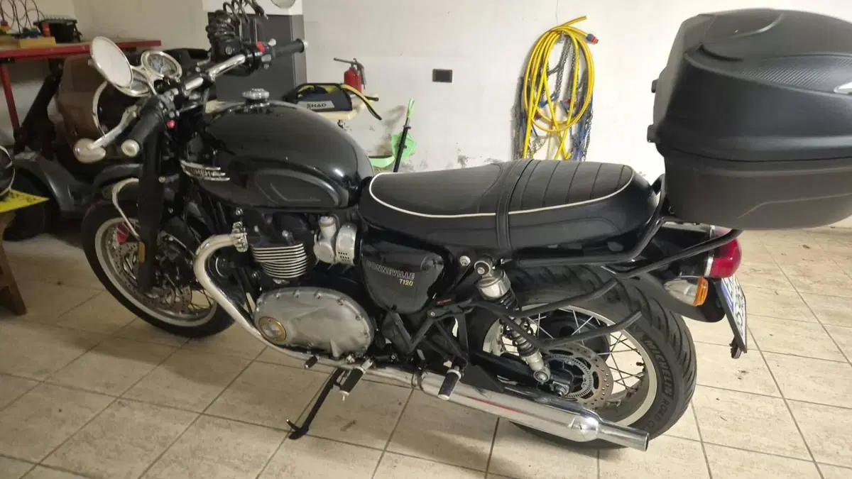 Triumph Bonneville T120 Black (2021 - 25)