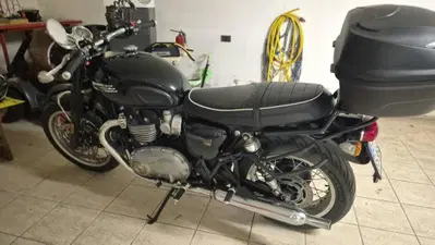 Triumph Bonneville T120 Black (2021 - 25) usata