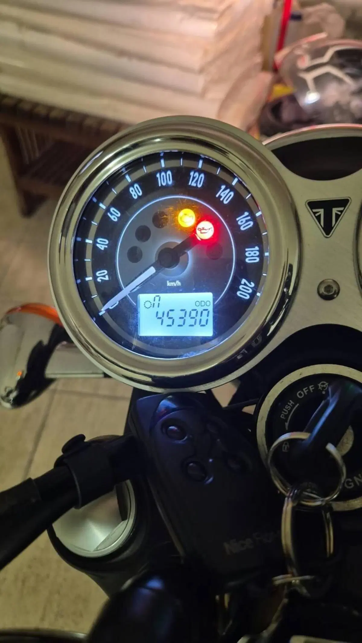Triumph Bonneville T120 Black (2021 - 25) (2)