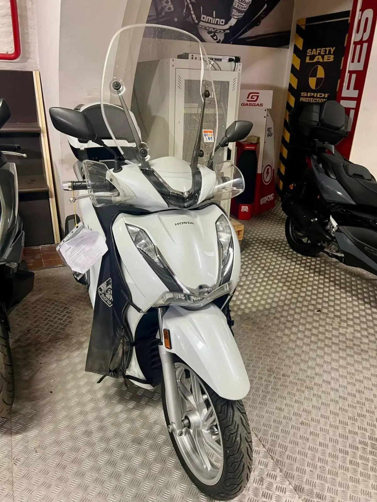 Honda SH 350 (2021 - 24) (2)