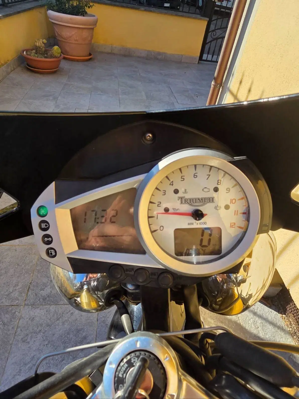 Triumph Speed Triple 1050 (2005 - 11) (4)