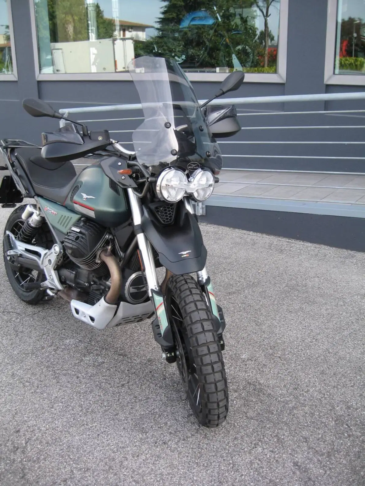 Moto Guzzi V85 TT (2021 - 23) (2)