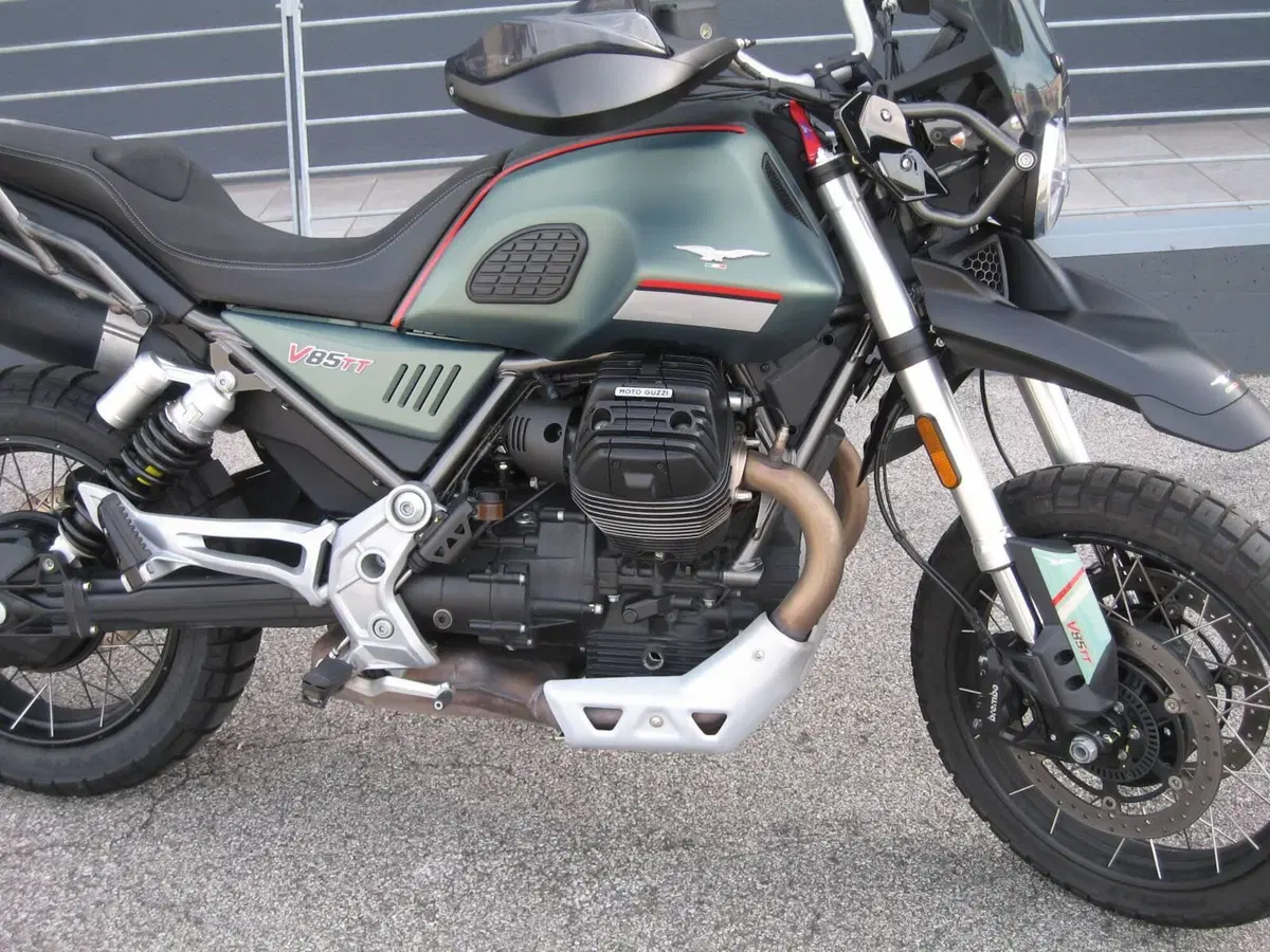 Moto Guzzi V85 TT (2021 - 23) (3)