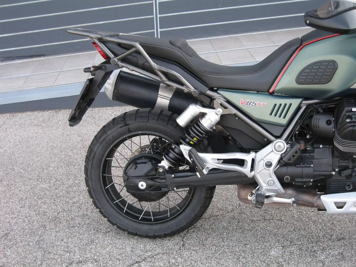 Moto Guzzi V85 TT (2021 - 23) (4)