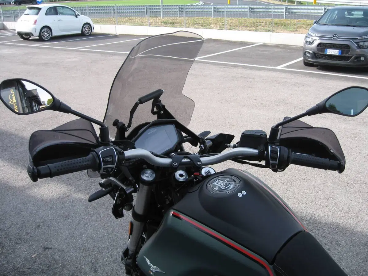 Moto Guzzi V85 TT (2021 - 23) (7)