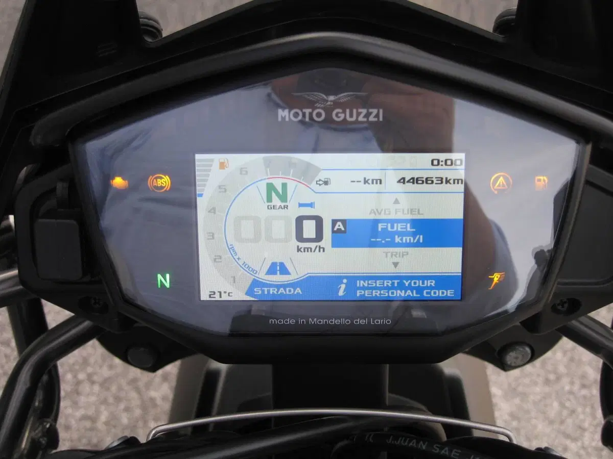 Moto Guzzi V85 TT (2021 - 23) (8)