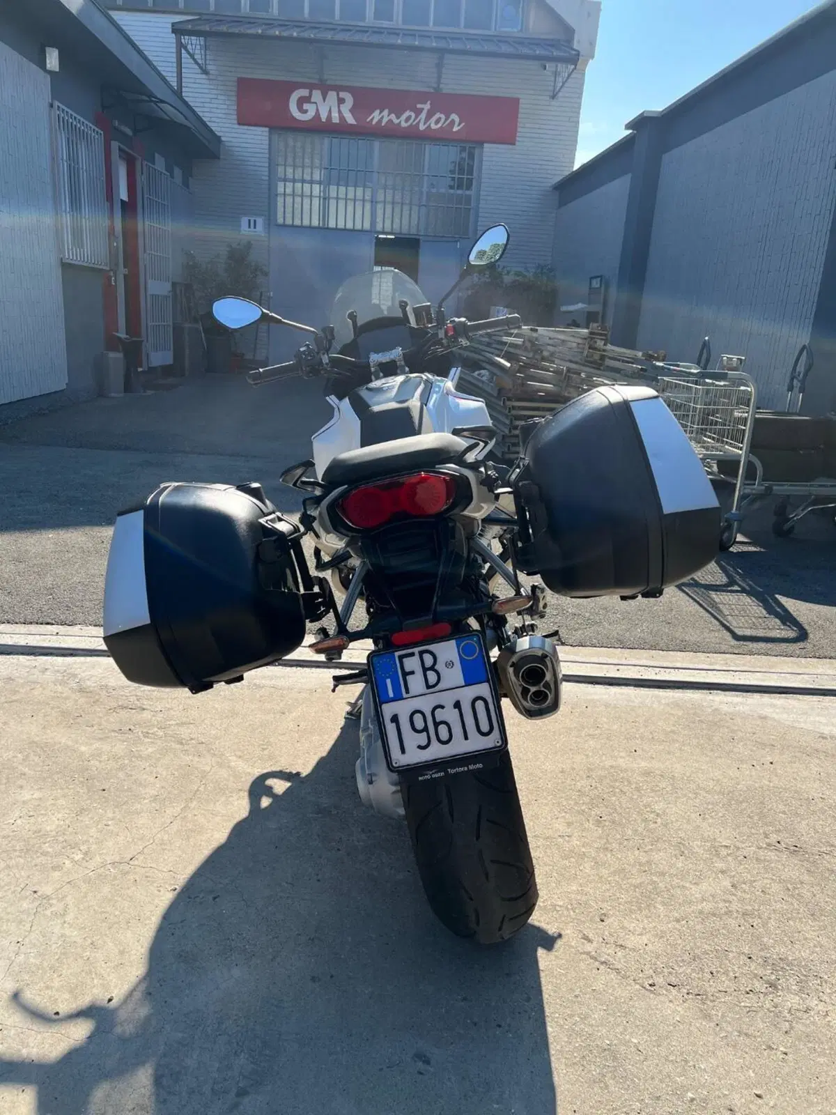 Moto Guzzi V100 Mandello (2022 - 24) (2)
