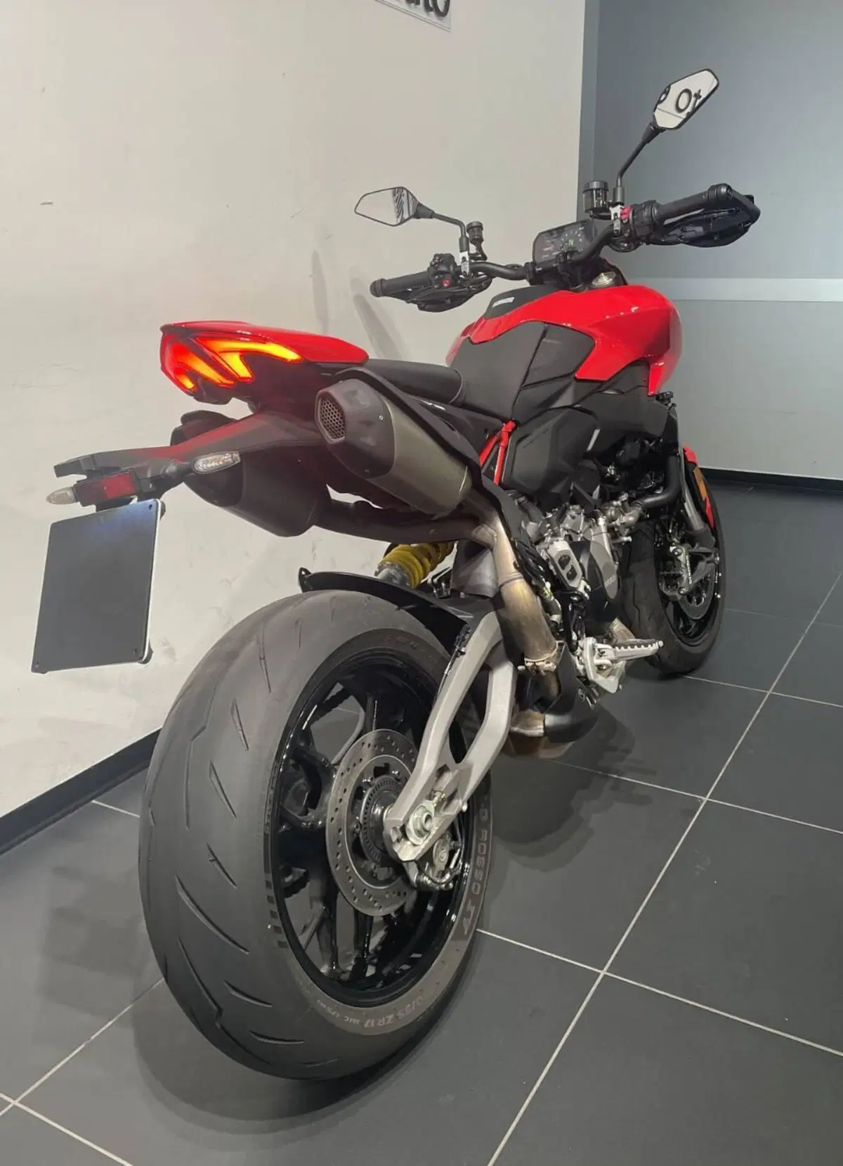 Ducati Hypermotard V2 (2026) (4)