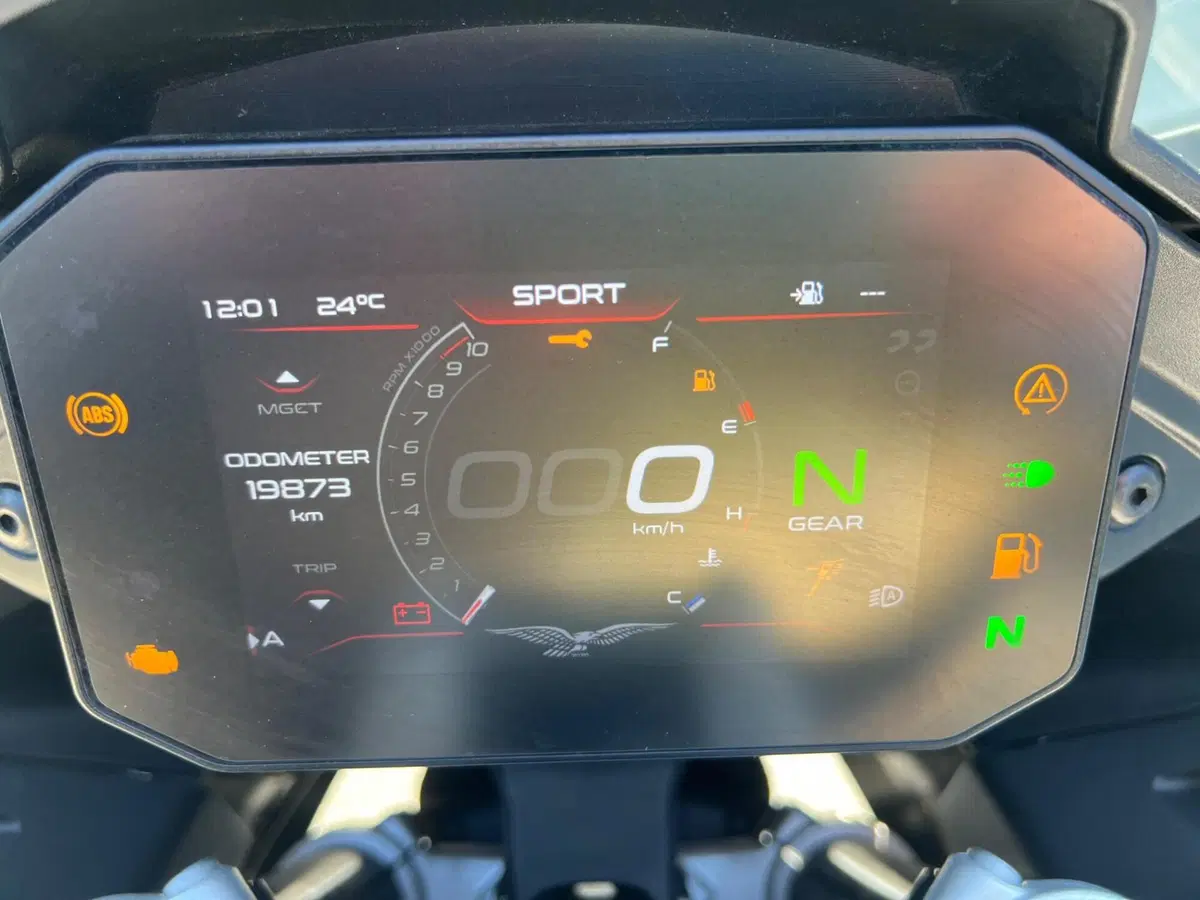 Moto Guzzi V100 Mandello (2022 - 24) (5)