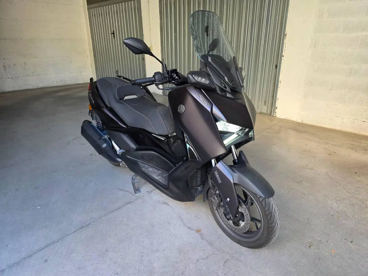 Yamaha X-Max 300 Tech Max (2021 - 24) (2)