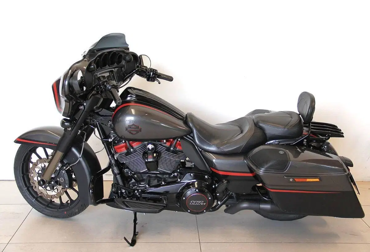 Harley-Davidson 117 Street Glide (2018 - 20) - FLHXSE (11)