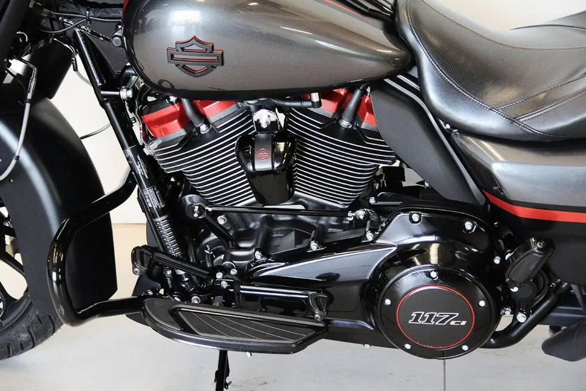 Harley-Davidson 117 Street Glide (2018 - 20) - FLHXSE (13)