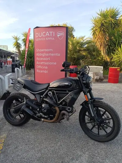 Ducati Scrambler 800 Icon Dark (2021 - 22) usata