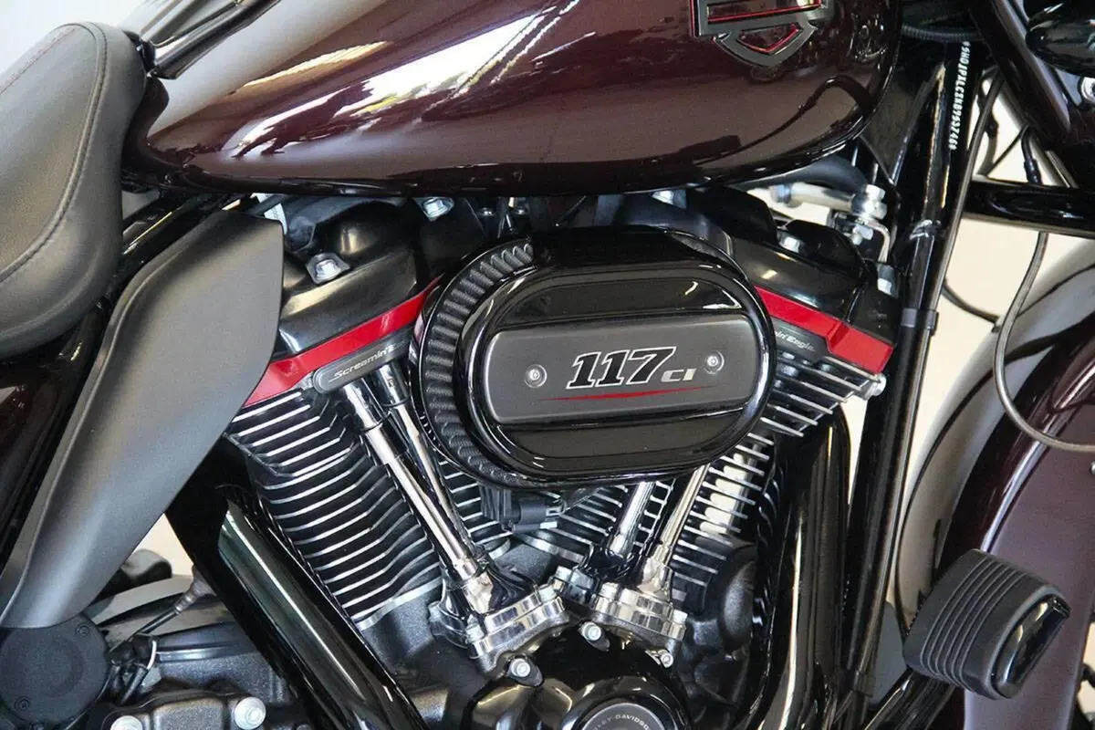 Harley-Davidson 117 Street Glide (2018 - 20) - FLHXSE (4)