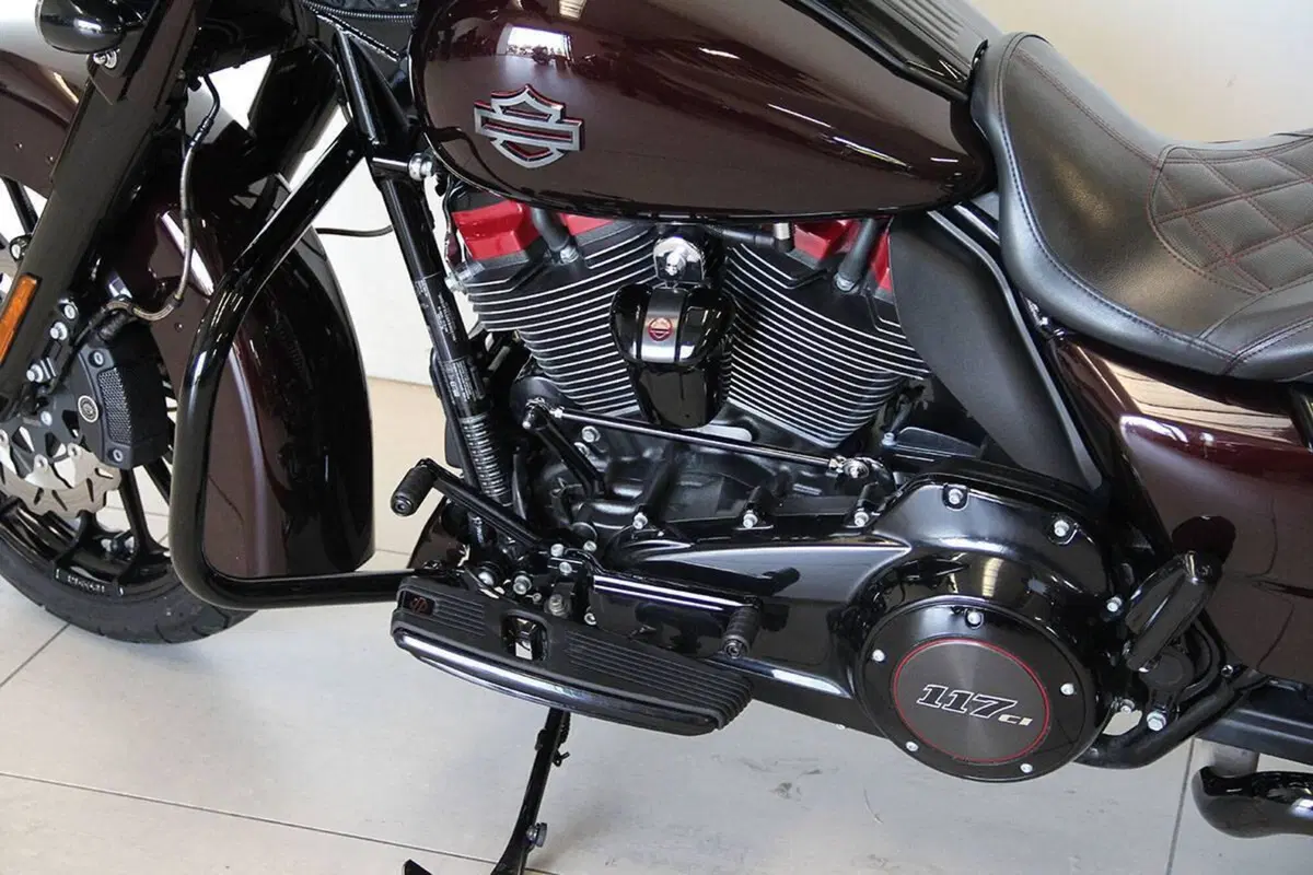 Harley-Davidson 117 Street Glide (2018 - 20) - FLHXSE (16)
