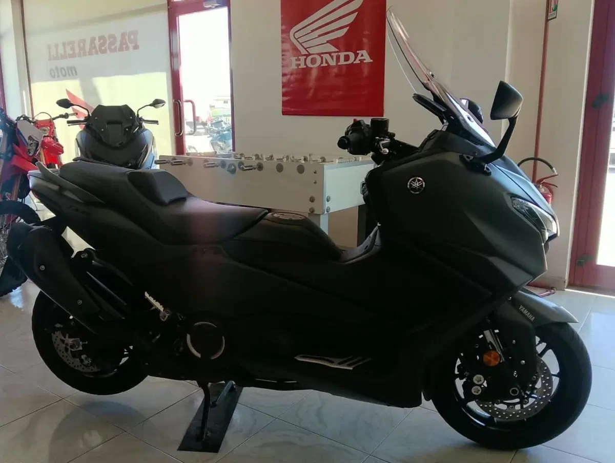 Yamaha T-Max 560 (2025 - 26) (4)