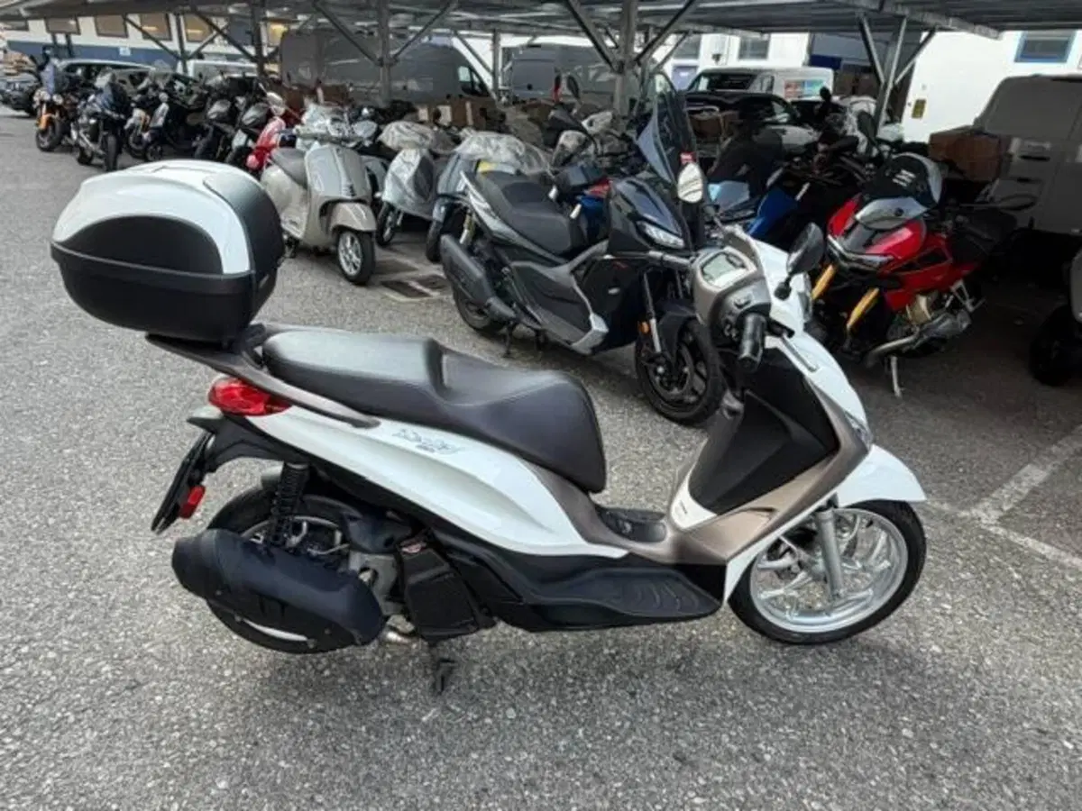 Piaggio Medley 150 ABS (2021 - 25) (2)