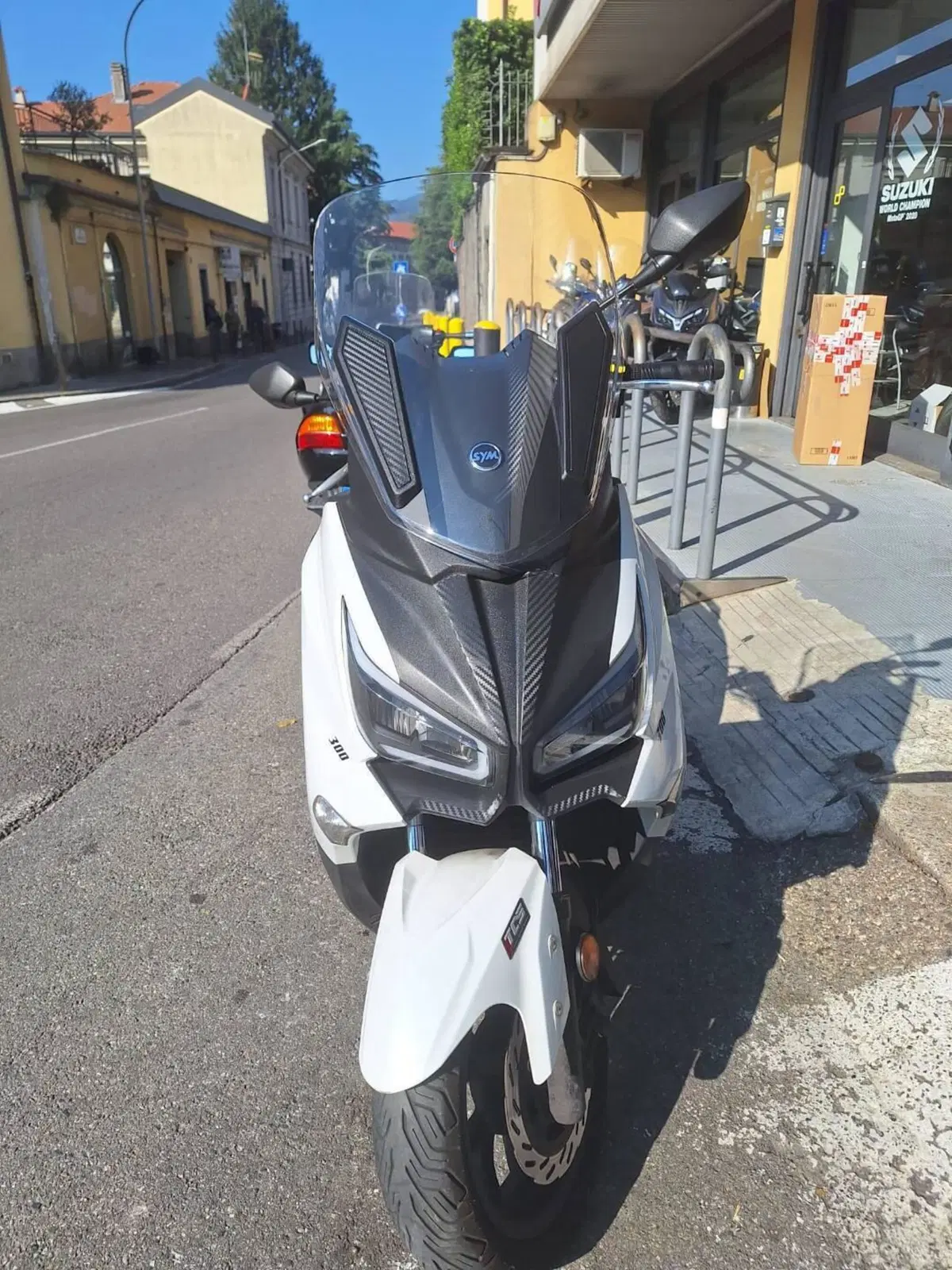 Sym Joymax 300 Z+ (2021 - 24) (3)