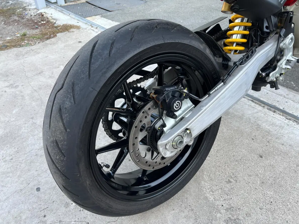 Ducati Hypermotard 698 Mono (2024 - 26) (18)