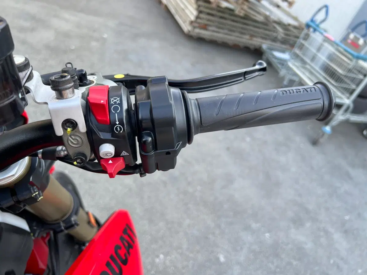 Ducati Hypermotard 698 Mono (2024 - 26) (13)