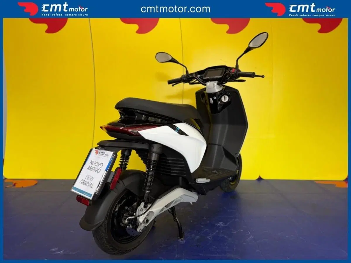 Piaggio 1 Active (2022 - 26) (2)