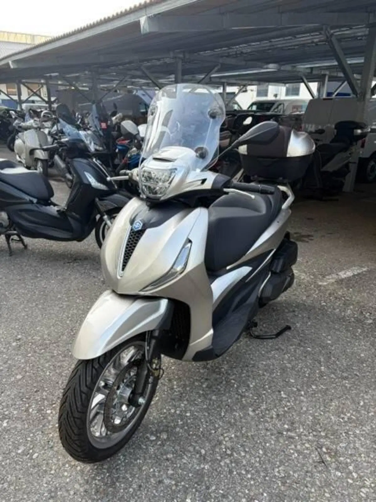 Piaggio Beverly 400 ABS-ASR (2021 - 24) (2)
