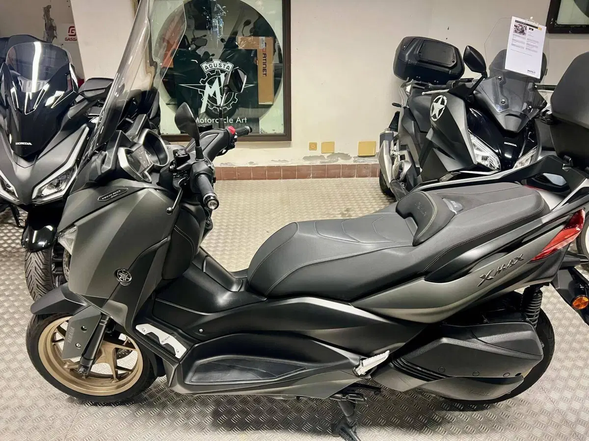 Yamaha X-Max 300 Tech Max (2021 - 24) (2)